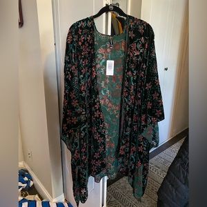 *NWT* Burnout Ruana Velvet Kimono from torrid. Gorgeous floral pattern. ONE SIZE